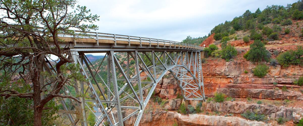 Sedona montrant pont et gorge ou canyon