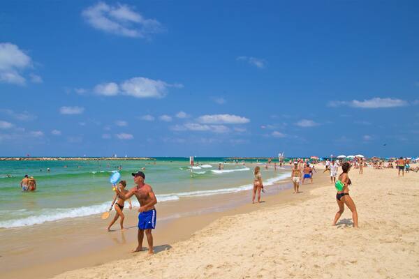 Tel Aviv welches beinhaltet Schwimmen, Sandstrand und allgemeine Küstenansicht