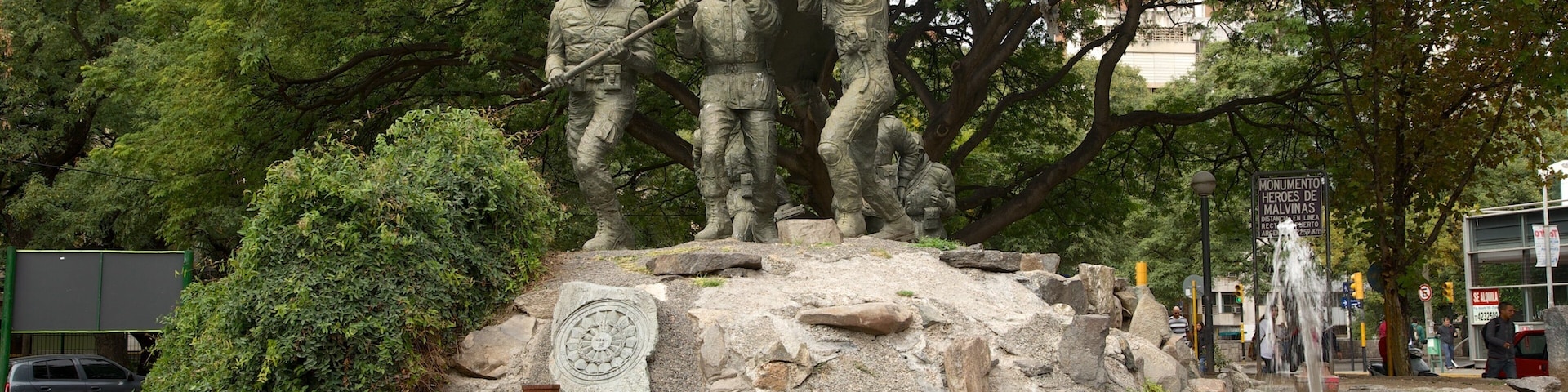 Cordoba which includes a statue or sculpture