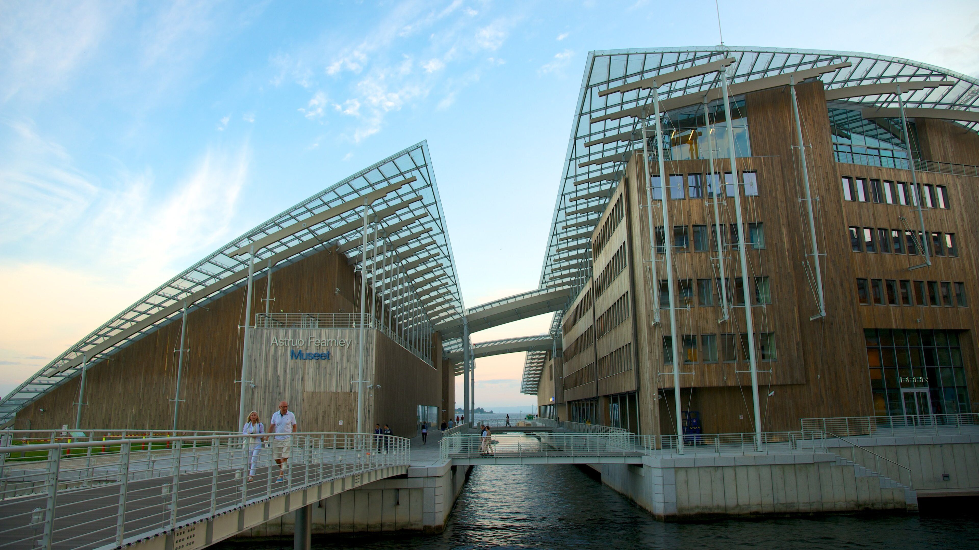 Oslo featuring general coastal views, modern architecture and a city