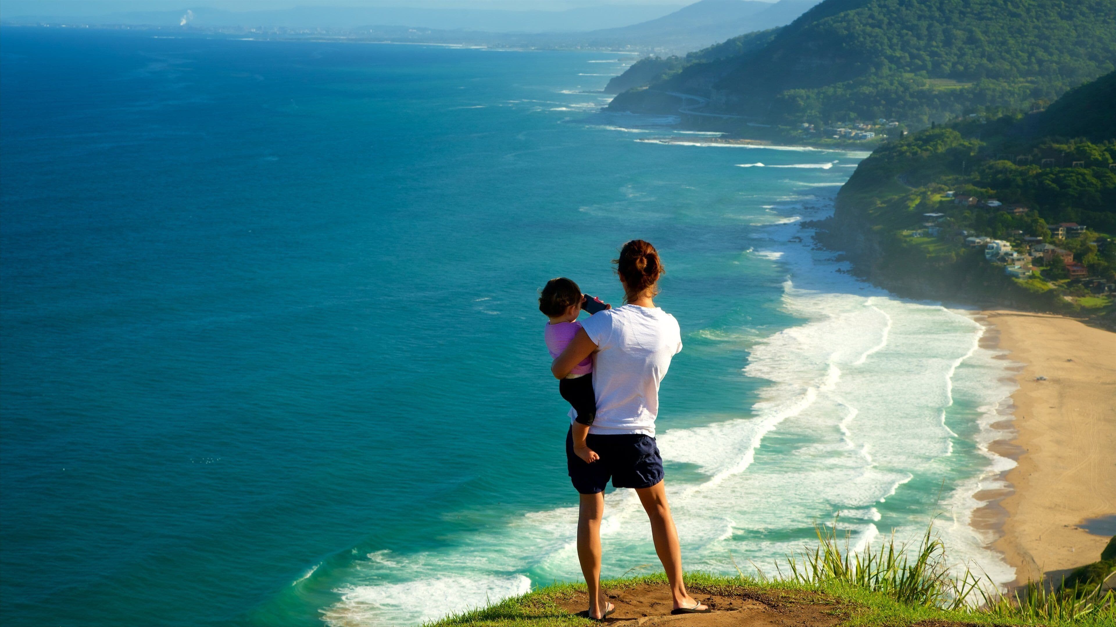 Thành phố Wollongong cho thấy quang cảnh và bãi biển cũng như gia đình