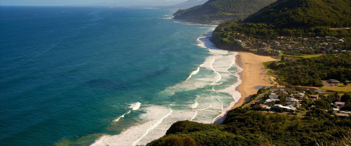 Wollongong ofreciendo una playa y una ciudad costera