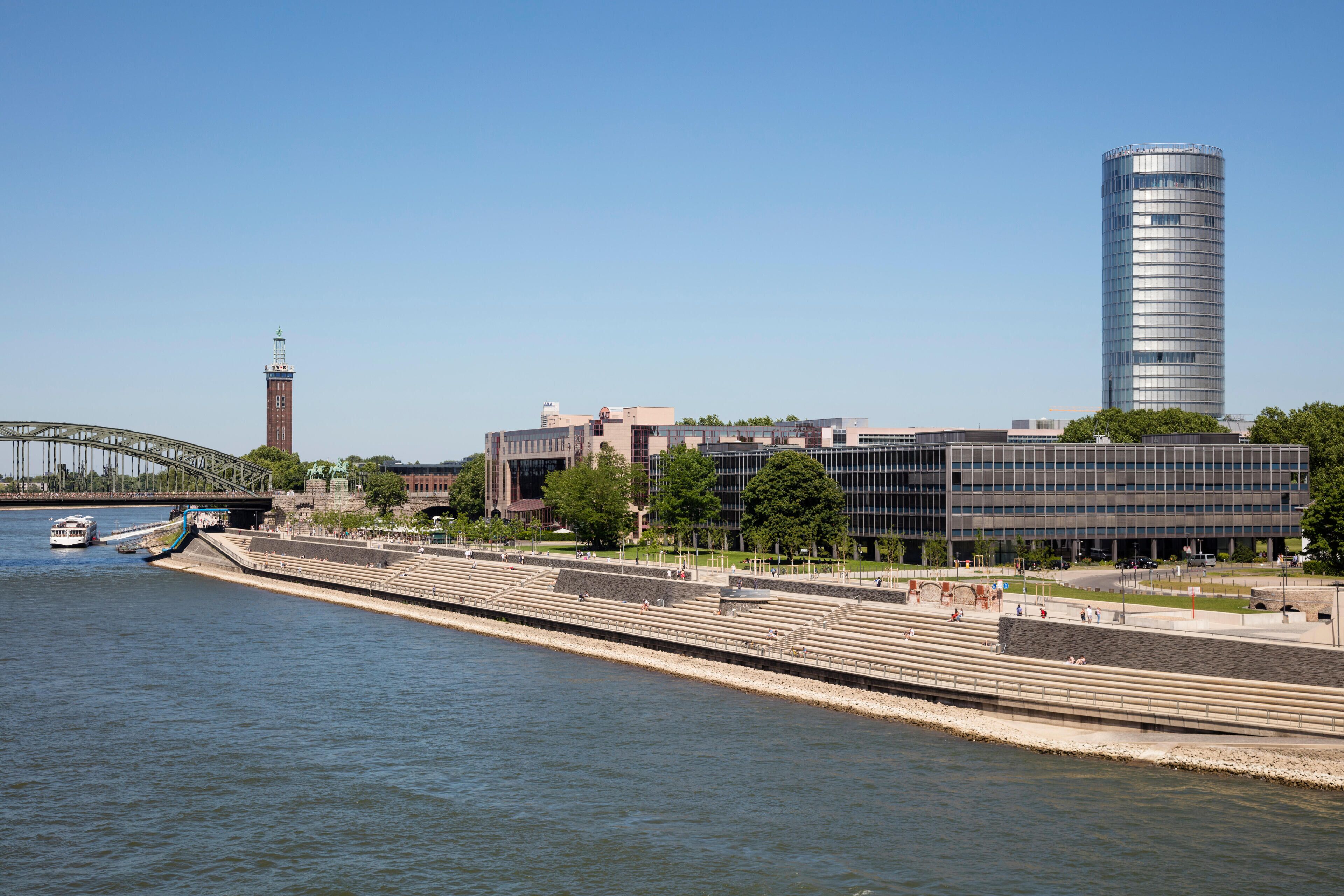 JH4M3A Freitreppe on the Rheinboulevard, Cologne Triangle and Trade Fair Tower, Deutz, Cologne, North Rhine-Westphalia, Germany