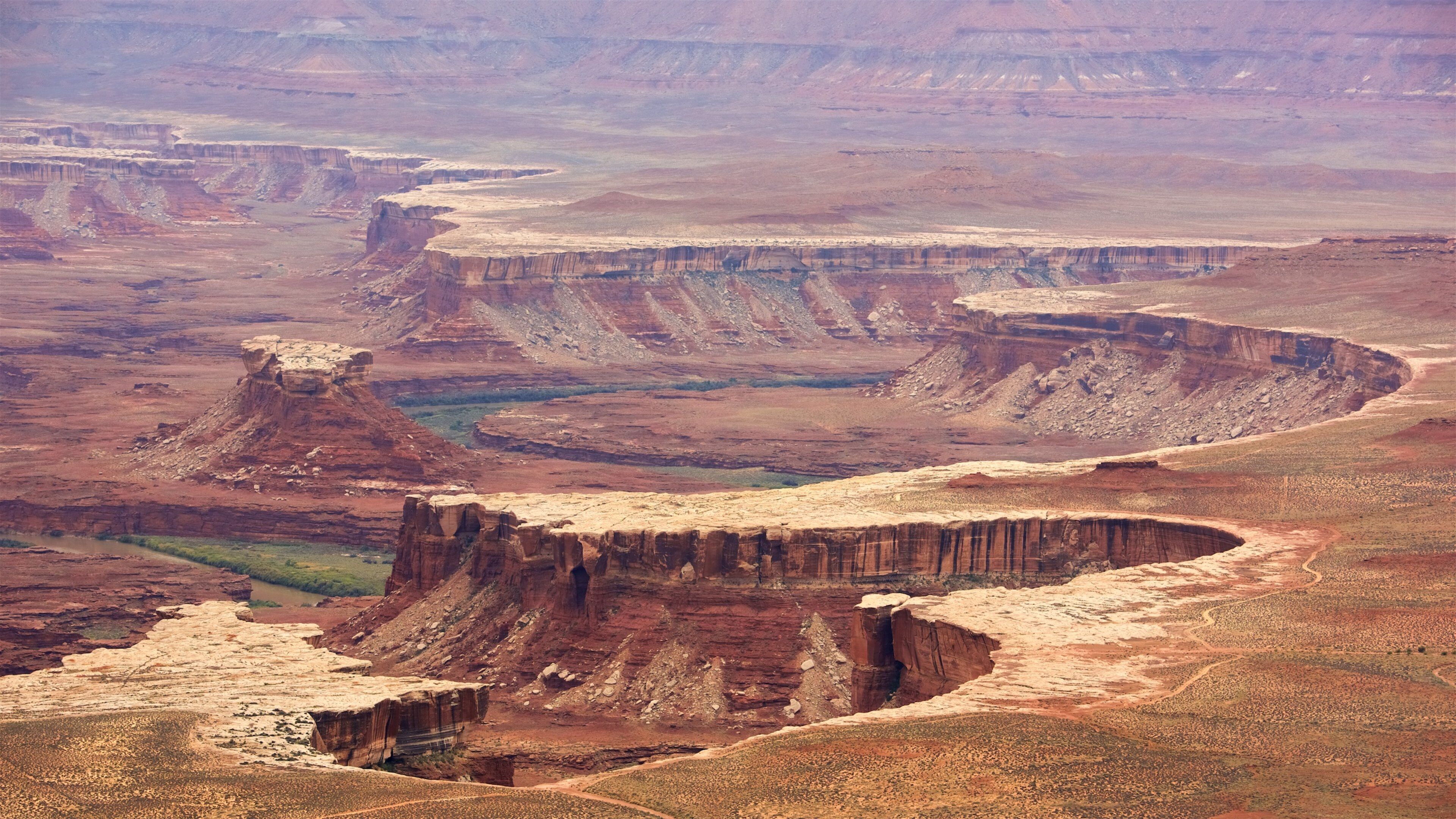 Parc national de Canyonlands qui includes gorge ou canyon, scènes tranquilles et panoramas