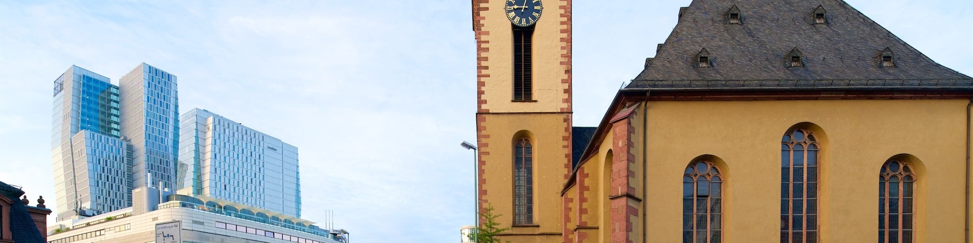 Frankfurt caracterizando uma cidade, elementos de patrimônio e uma praça ou plaza