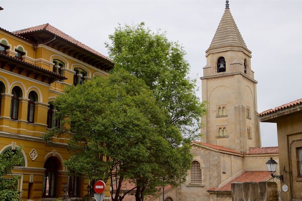 GijĂłn mettant en vedette patrimoine historique