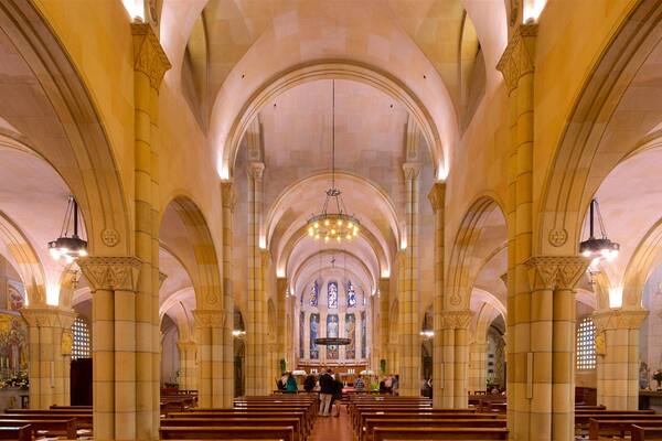 Gijón montrant vues intérieures, patrimoine historique et église ou cathédrale