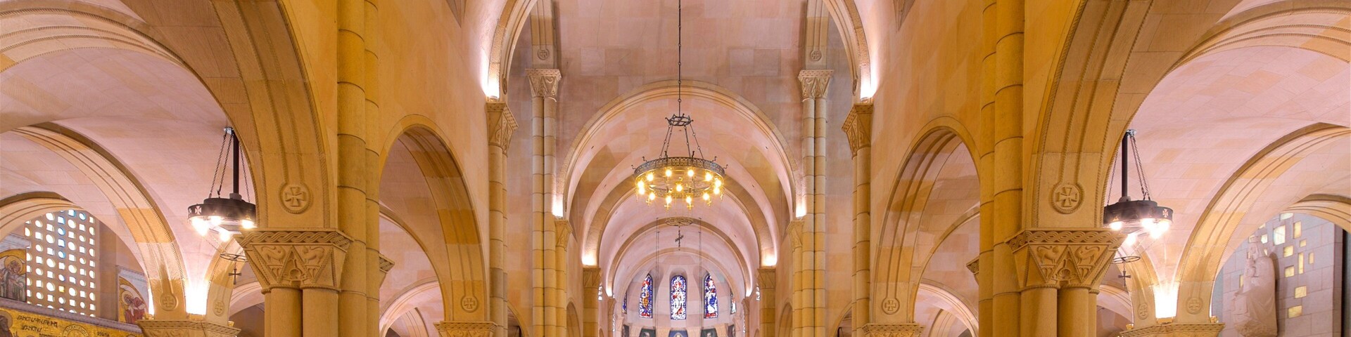 希洪 设有 教堂或大教堂, 懷舊元素 和 內部景觀