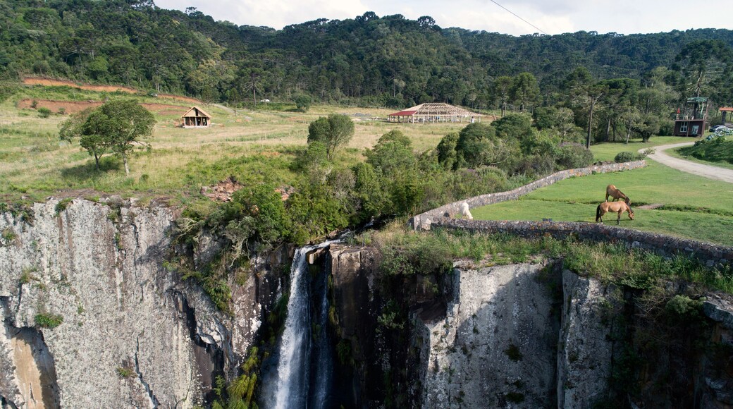 Avencal Waterfall (Cachoeira do Avencal), with 100 meters of free fall, Urubici, city, southern Brazil.