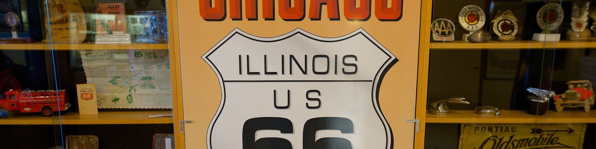 A sign for the Chicago Historical Route US 66.