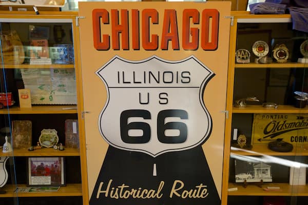 Un panneau indiquant le tracé historique de la Route 66 à Chicago.