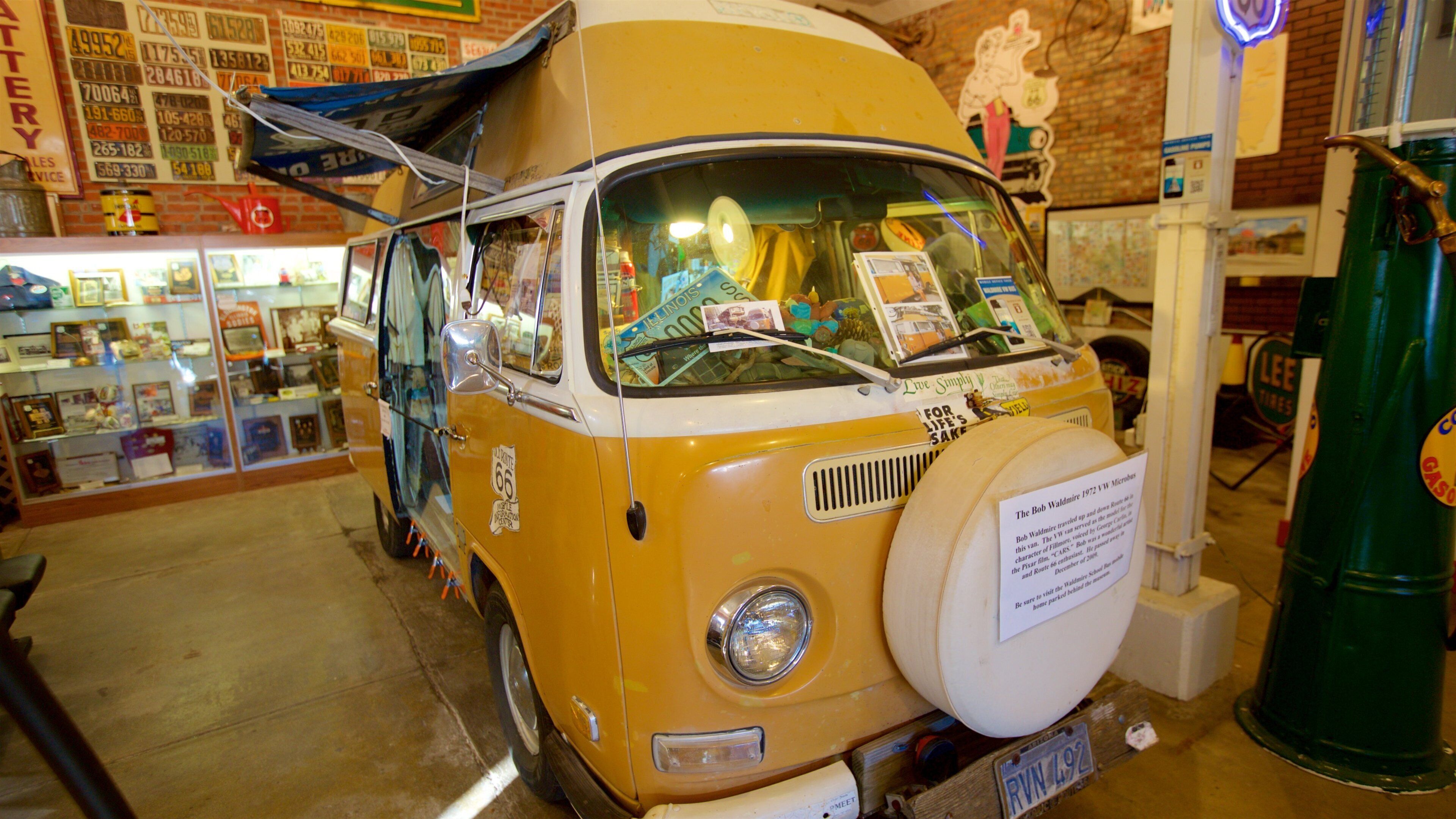 Pontiac che include vista interna