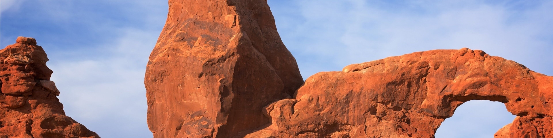 Turret Arch which includes a gorge or canyon