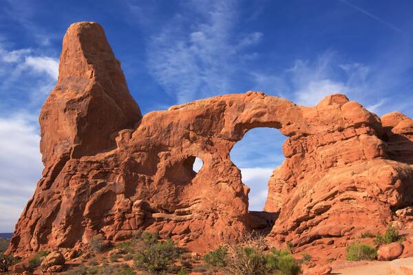 Arches Nationalpark welches beinhaltet ruhige Szenerie, Schlucht oder Canyon und WĂŒstenblick