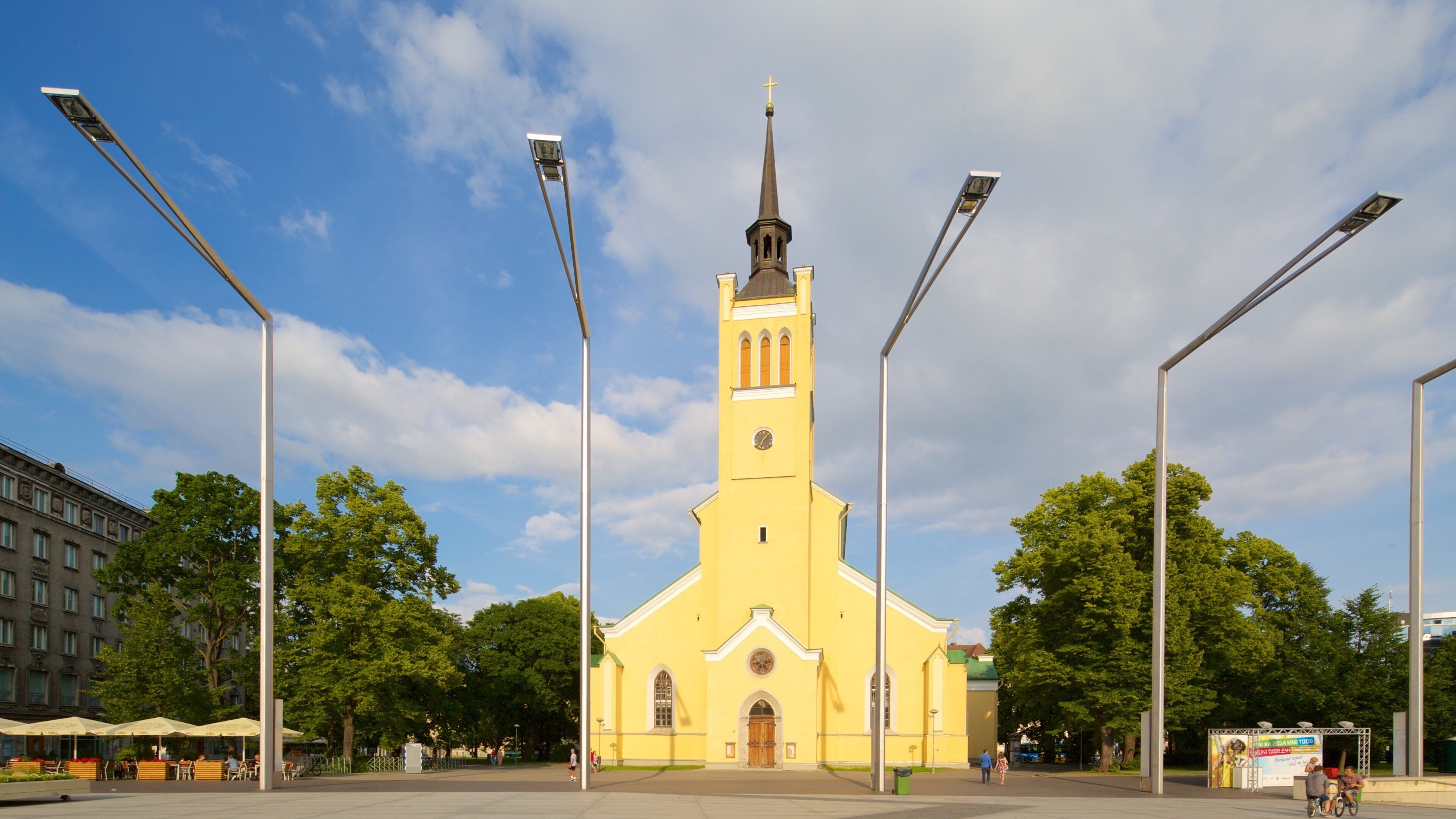 Tallinn showing a square or plaza and heritage architecture