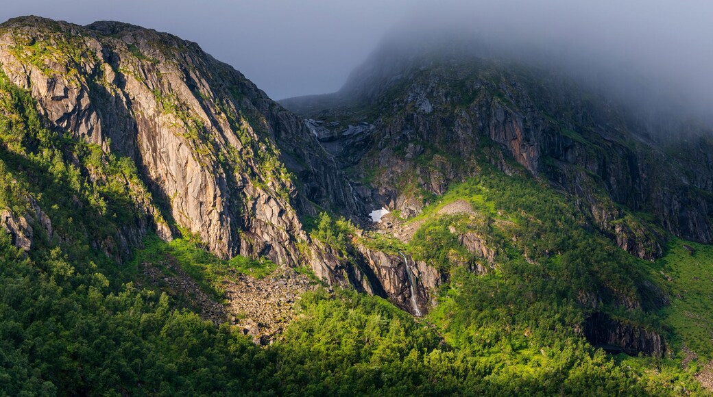 Aslivatnet, Hamnesfjellet, Hamaroy, Ofoten, Nordland, Norwegen