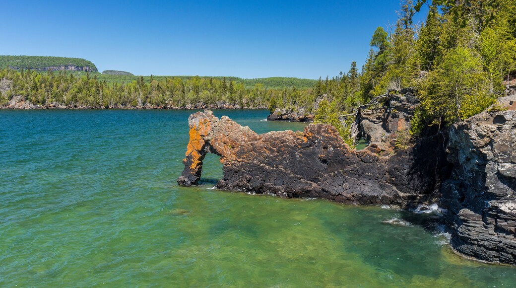 Sea Lion Rock / A stone arch formation on Lake Superior.
