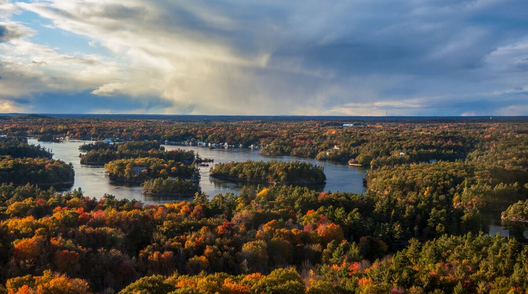 Thousand Islands, Ontario, Canada, autumn colours, St. Lawrence River