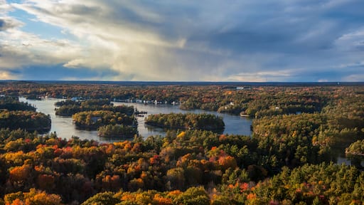 Thousand Islands, Ontario, Canada, autumn colours, St. Lawrence River