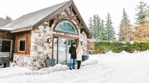 Ontario's newest wellness centre atop the Northumberland Hills. Amazing couples escape without kids to recharge. Invest in your well-being and prepare to be well-rested, well-fed & well-treated ♡ Full review here: https://houseofkerrs.com/rejuvenate-at-northumberland-heights-wellness-retreat-spa/ #spa #ontario #wellnessretreat #weekendgetaway #canada #northumberlandtourism