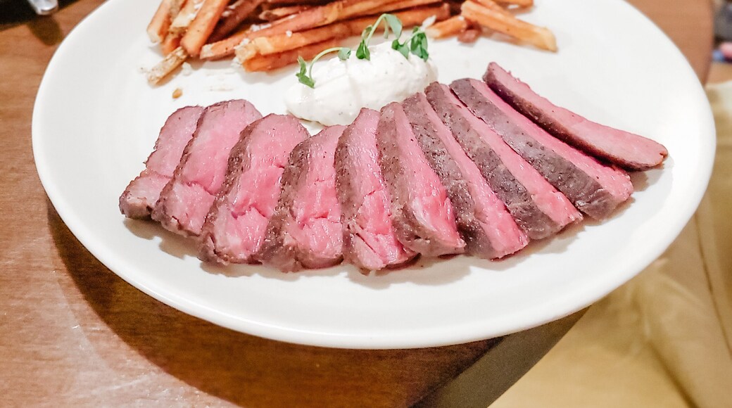 Hungry is not a feeling you'll be leaving with at Northumberland Heights Wellness Centre! Delicious meals prepped & plated by Chef Liam Potvin (*allergies & dietary restrictions can be accommodated *) This was a Steak & Frites sampling from their Valentine's Day Menu. Pair with your favorite beverage- nice selection of spirits & vinos (the Corposso by Colaneri Winery of Niagara was lovely! *See other dishes we tried here: https://houseofkerrs.com/rejuvenate-at-northumberland-heights-wellness-retreat-spa/ #wheretoeat #gastronomy #foodies #ontario #culinarytourism #eatlocal #niagarawines #cheflife