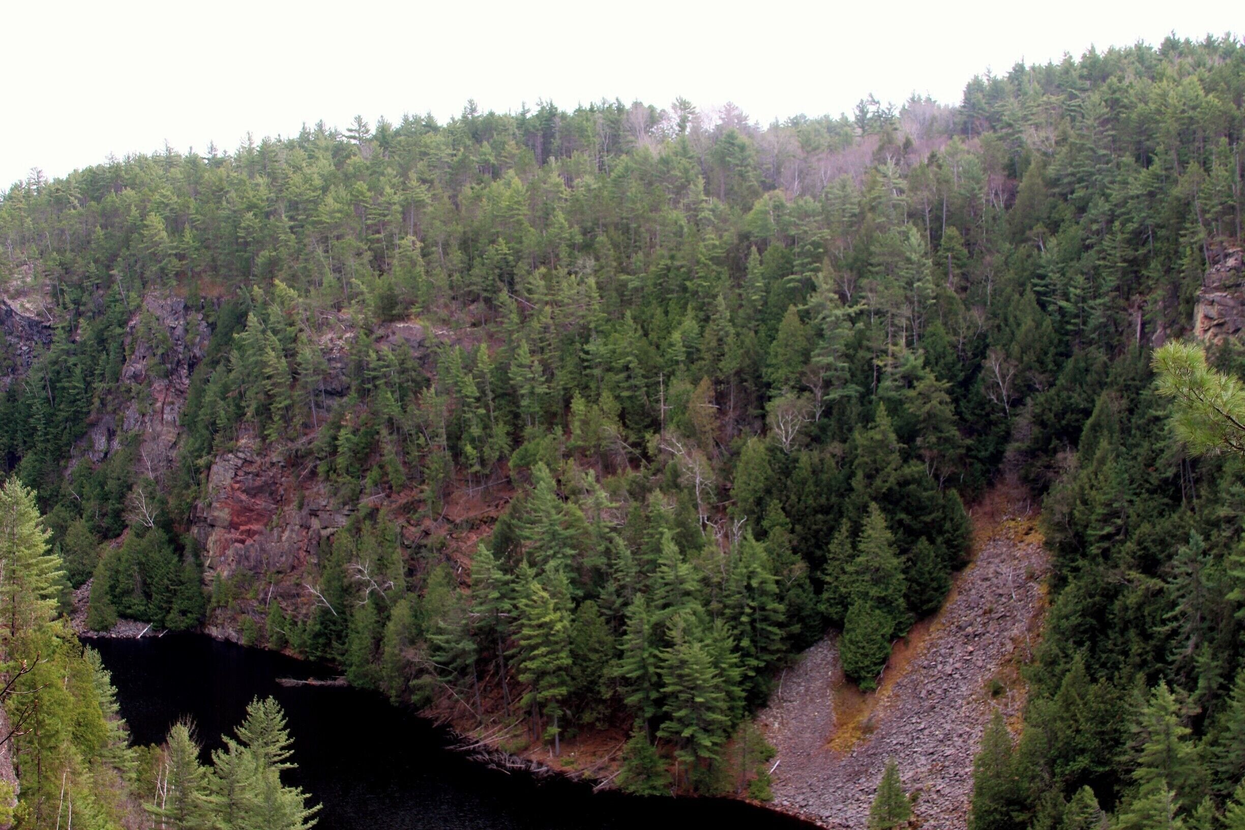 such an amazing spot, just a 2 km hike and super easy! absolutely breathe taking.