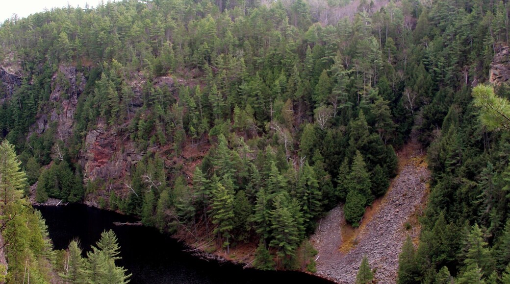 such an amazing spot, just a 2 km hike and super easy! absolutely breathe taking.