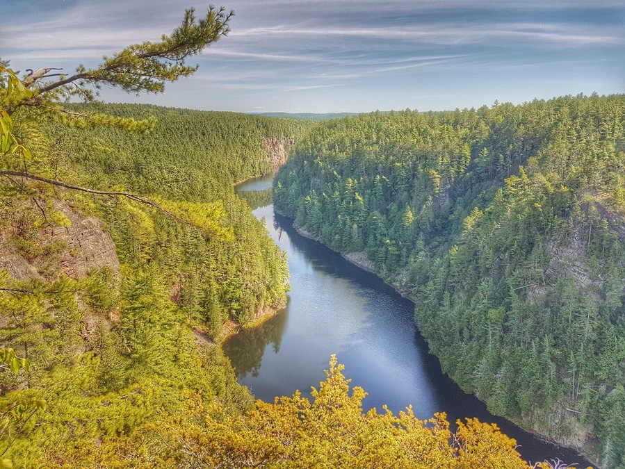 Beautiful view of the Barren canyon in Algonquin Provincal Park. We spent the next few days paddling and canoe camping this stunning area. #outdoors #river