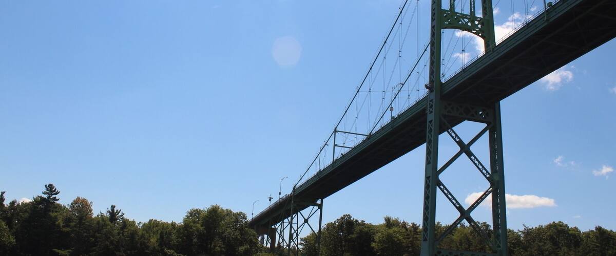 We stopped by the Thousand Islands before continuing the drive to Ottawa. Parents and I cruised on the St. Lawrence River just right below the US/CA bridge. #roadtrip #canada