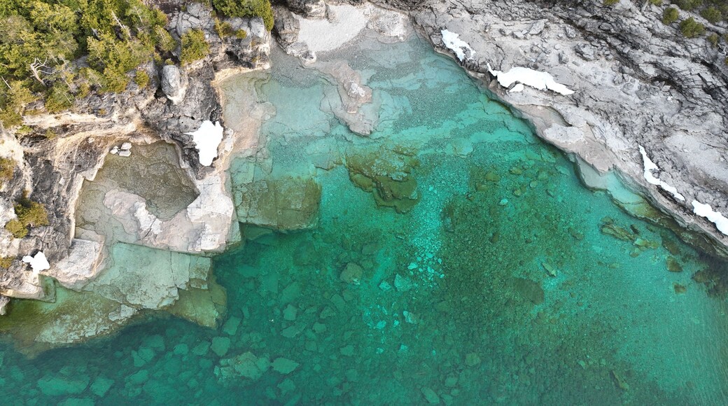 Bird's eye view of turquoise waters of Bruce Peninsula Park in Ontario, Canada