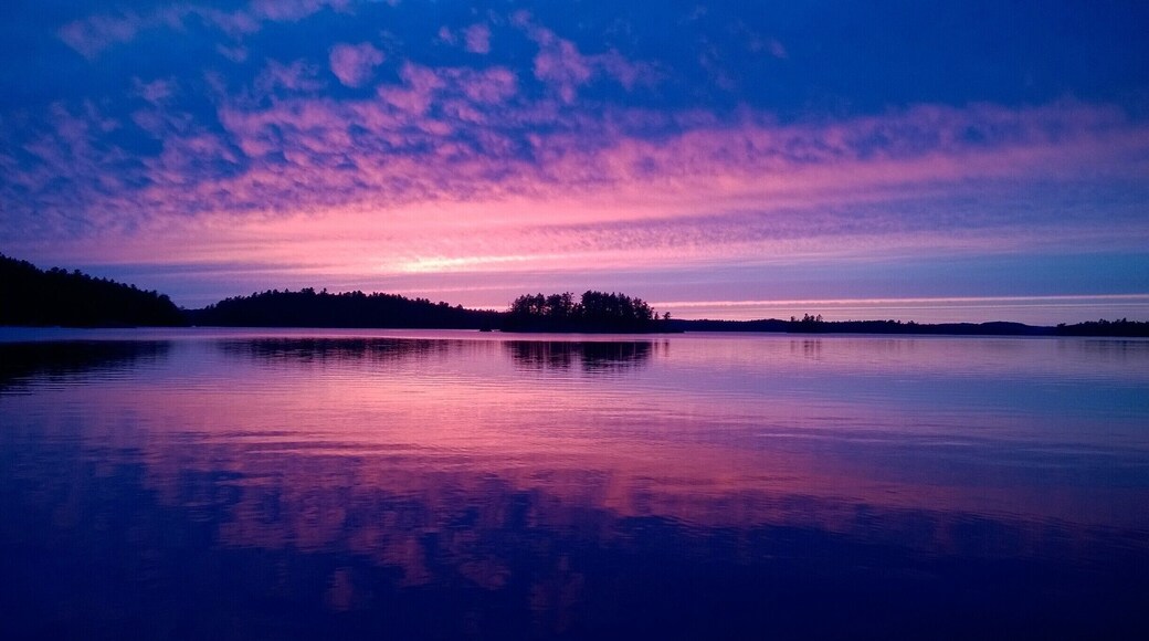 Another amazing sunset on 31 Mile Lake! This photo has not been photo shopped in any way, these are nature's true colors! #waterlust #colorful