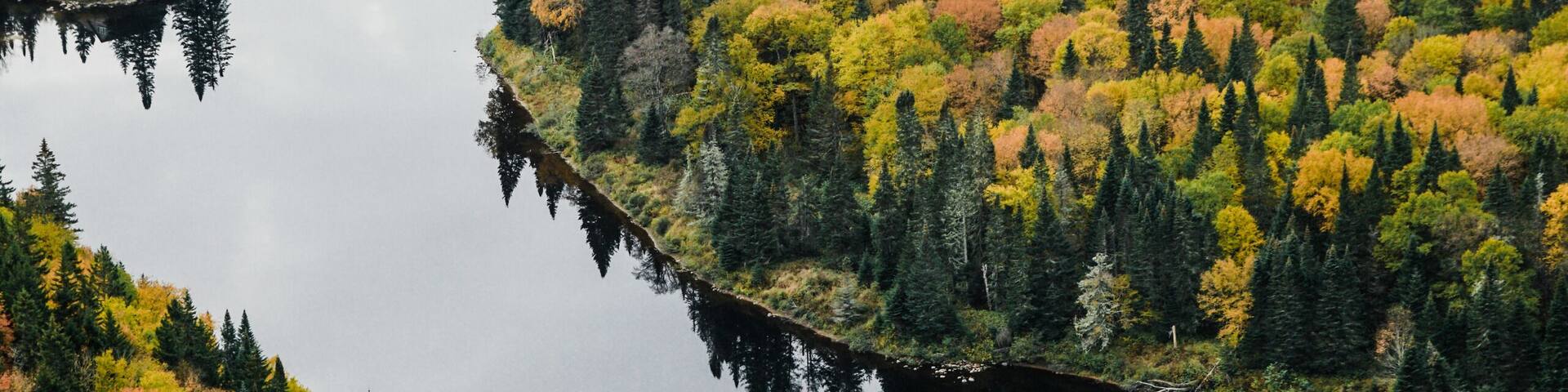 Even I'm located in Toronto, I feel like the entire country is #mybackyard.
Autumn season in Quebec is unlike anything I've seen. It's landscapes such as this where I'd stop and feel so grateful that I live in a beautiful country.