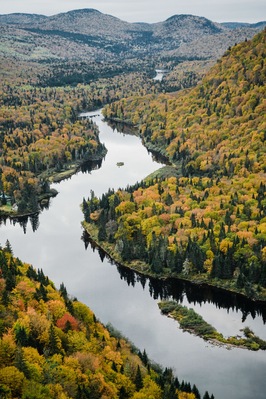 Even I'm located in Toronto, I feel like the entire country is #mybackyard. 
Autumn season in Quebec is unlike anything I've seen. It's landscapes such as this where I'd stop and feel so grateful that I live in a beautiful country.