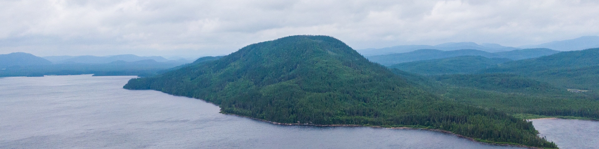 Lac-Jacques-Cartier featuring general coastal views and mist or fog