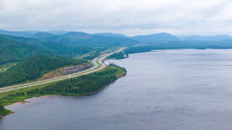 Lac-Jacques-Cartier featuring landscape views, mist or fog and tranquil scenes