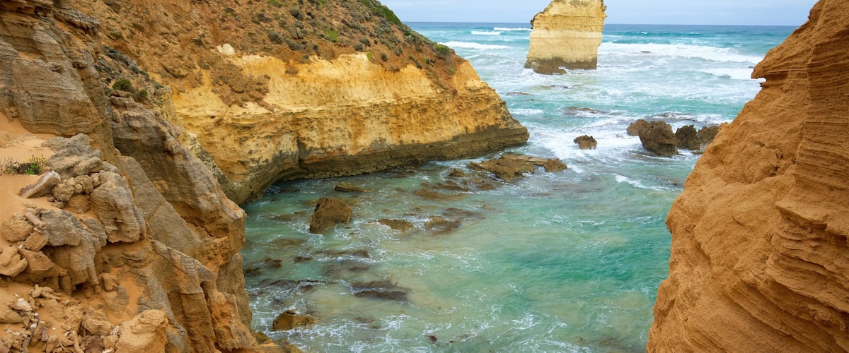 Warrnambool showing rocky coastline