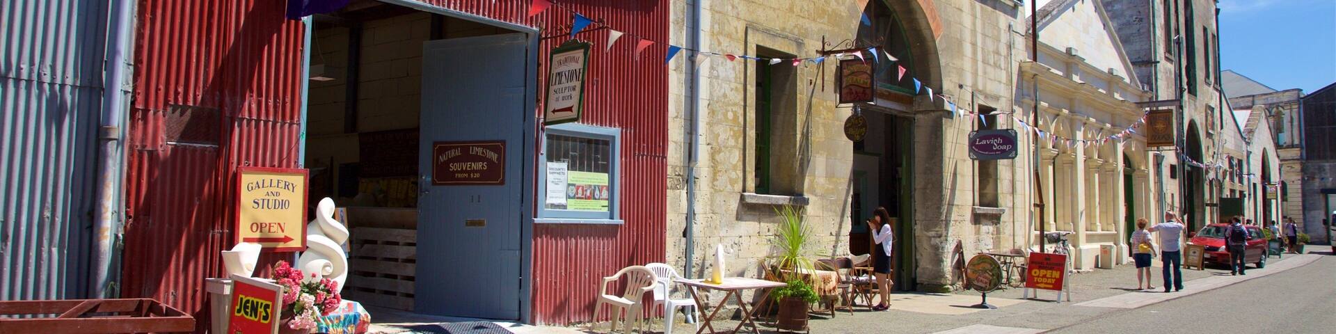 Oamaru which includes heritage architecture and street scenes