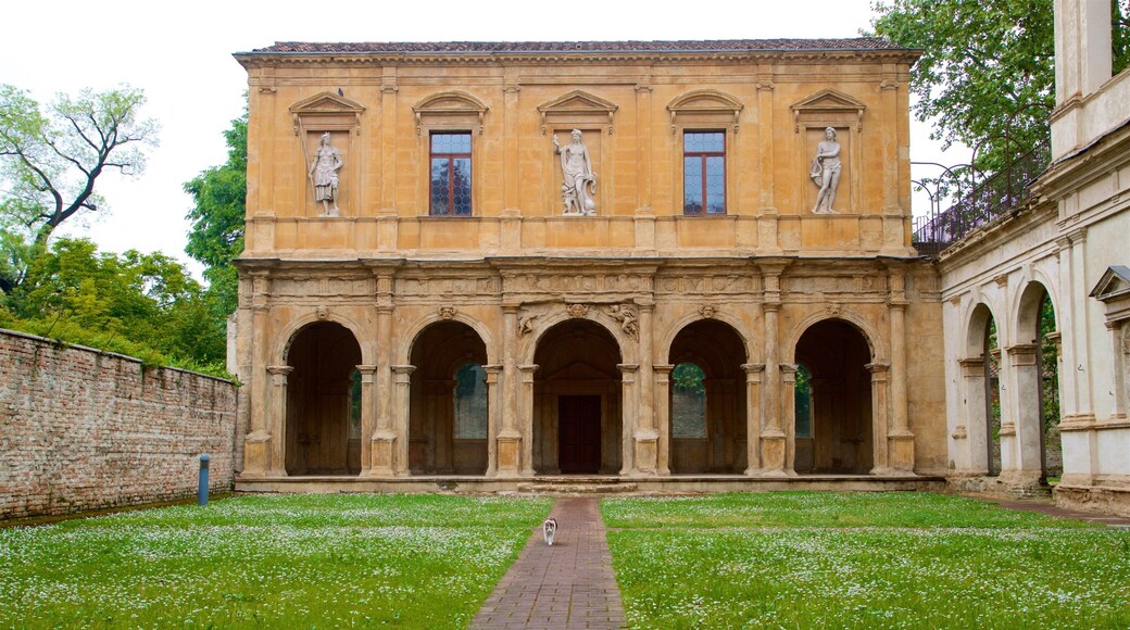 Padova which includes a garden and heritage elements