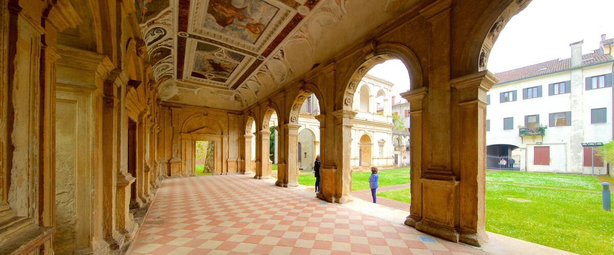 Padova featuring a park, interior views and heritage elements
