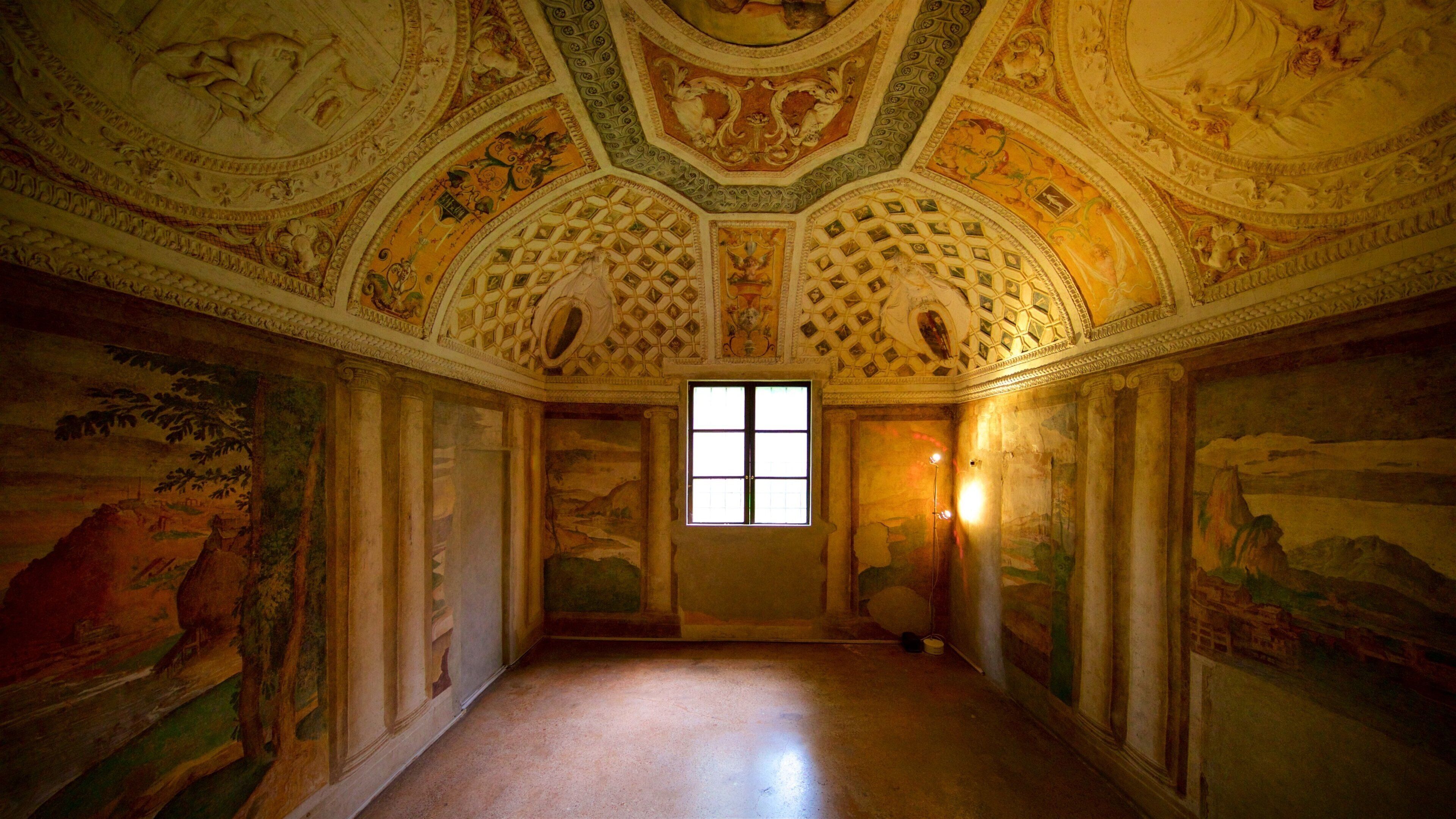Padova showing art and interior views