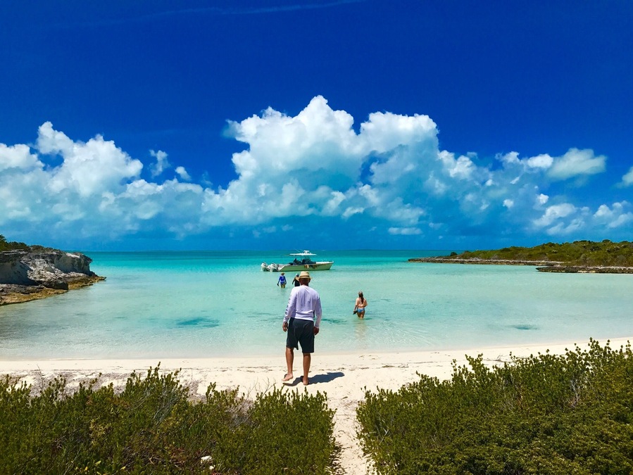 Exuma Watersports provides an excellent half day adventure . Not only do you get to swim with the pigs they take you to some lovely places only accessible by boat 🚣
#Exuma #Bahamas #beachbound #islandlife