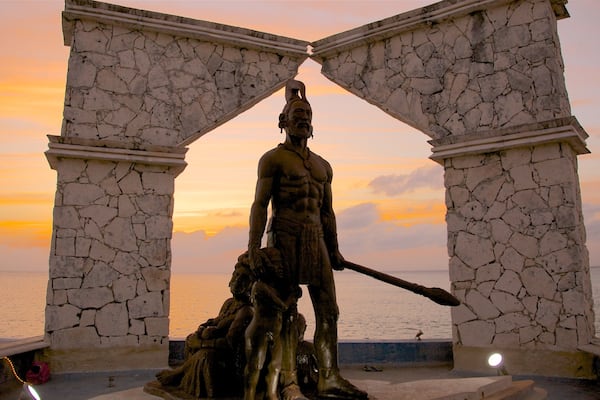 Cozumel qui includes coucher de soleil, statue ou sculpture et monument