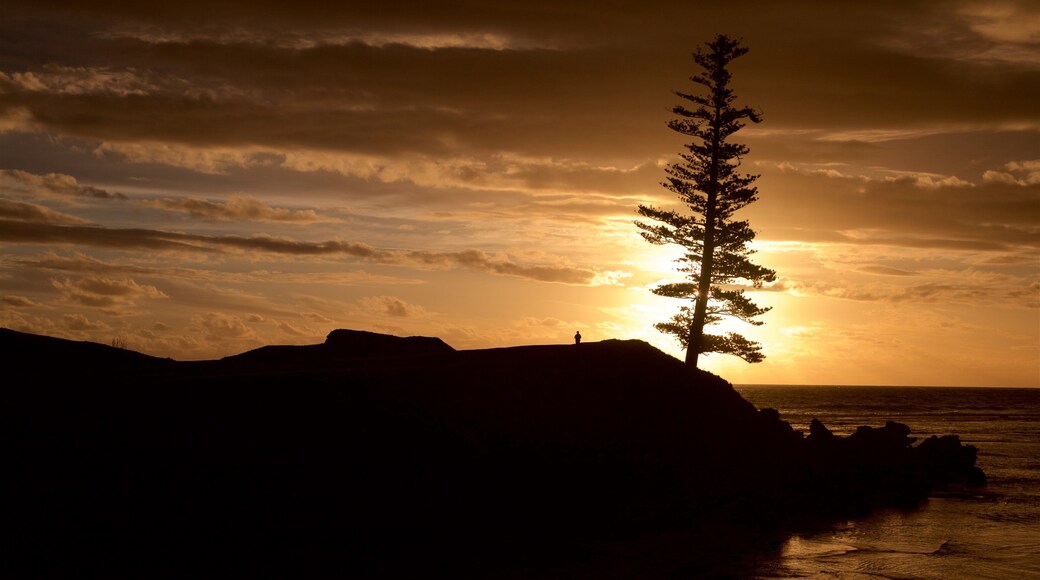 Norfolkøya som viser solnedgang og kyst