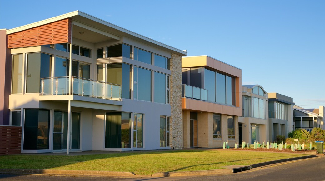 Knights Beach which includes a house