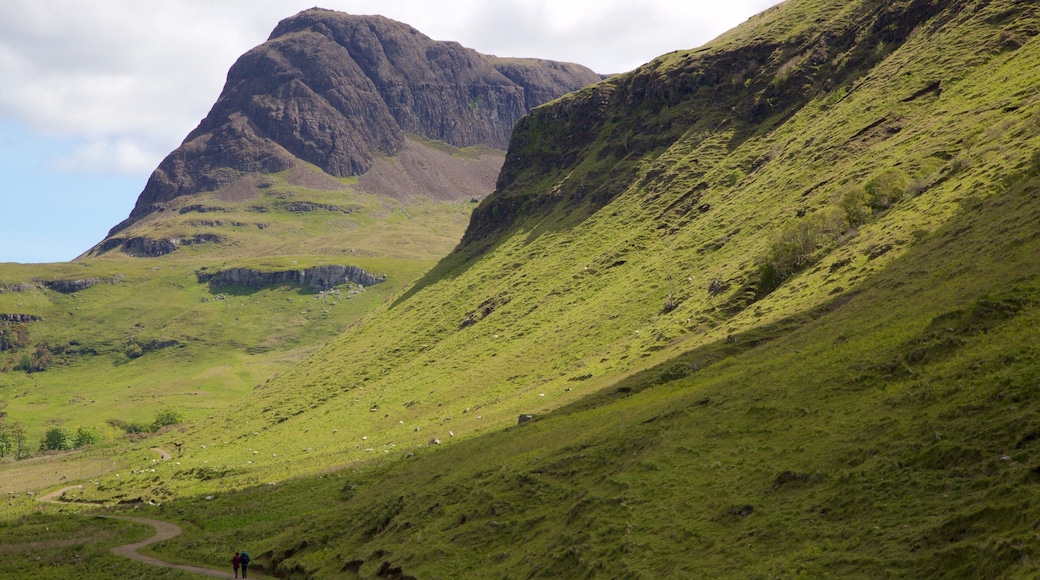 Isle of Skye which includes tranquil scenes and mountains
