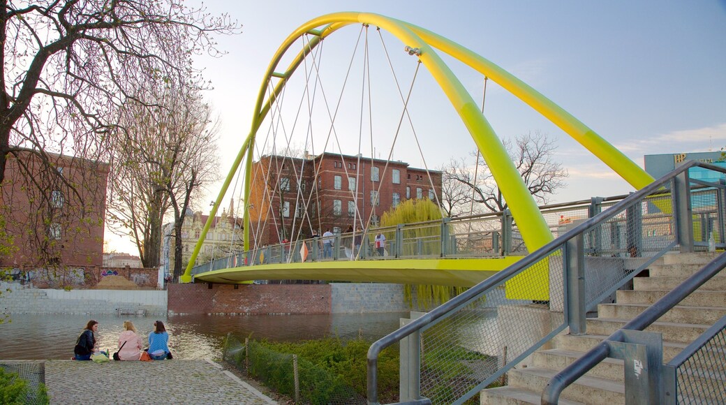 Wroclaw ofreciendo un puente y un río o arroyo