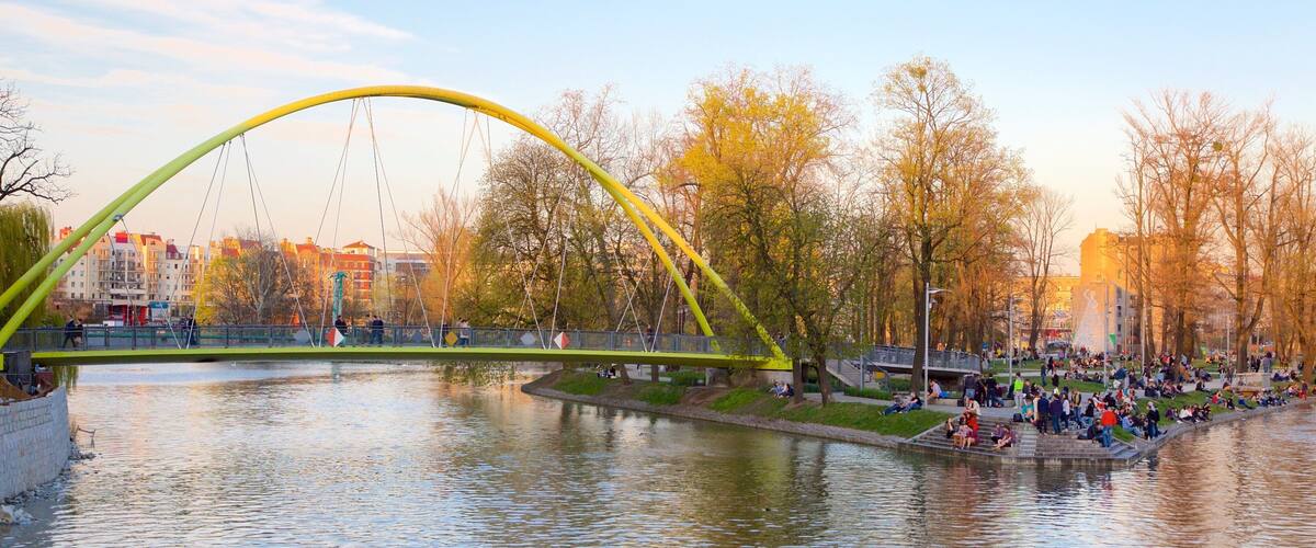 Wroclaw johon kuuluu joki tai puro ja silta