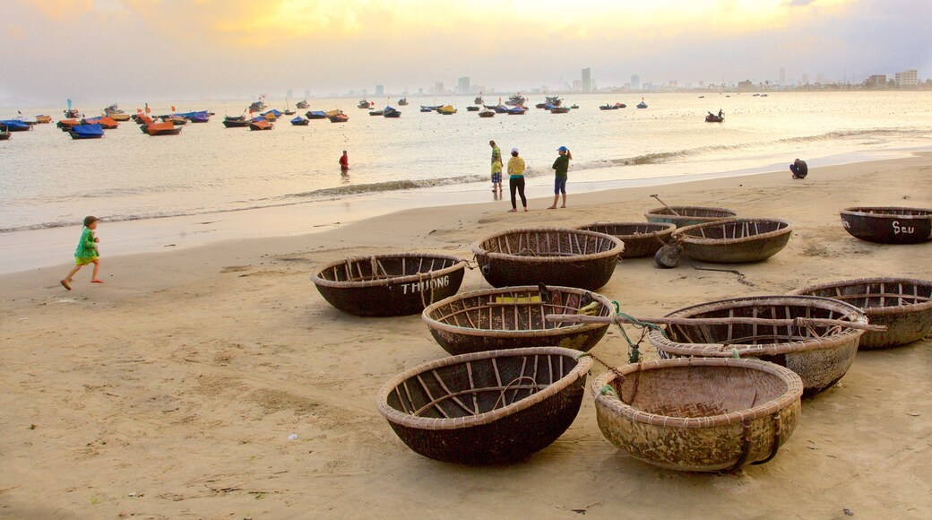 Da Nang mostrando una playa de arena