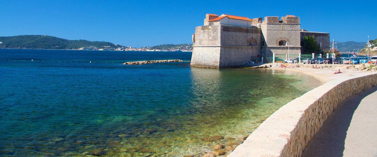 Marseille showing general coastal views and heritage elements