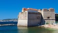 Toulon mettant en vedette vues littorales et patrimoine historique